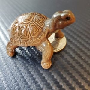 Miniature Hagen Renaker ceramic turtle